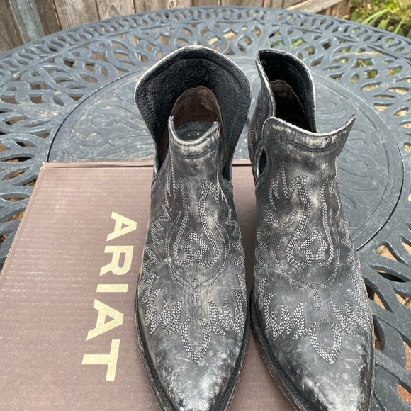 Ariat Dixon Naturally Distressed Black Boots (Style: AR0034044) - Picture 2 of 6